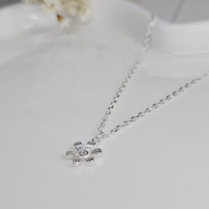Colar Margarida em Prata 925 – Delicadeza que floresce com você